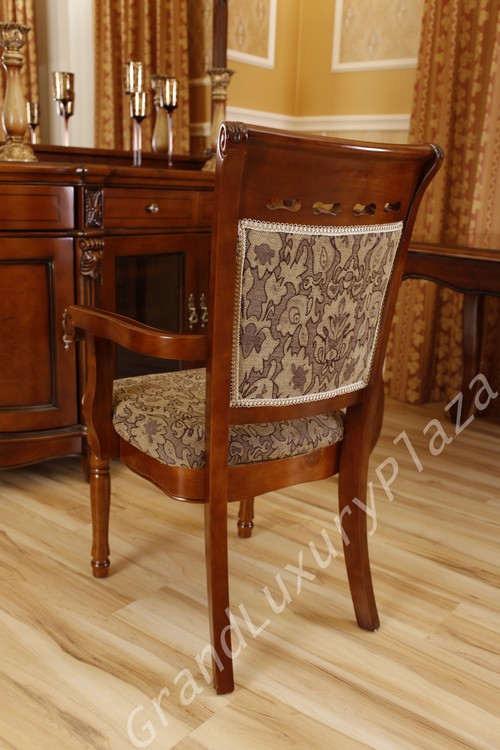 drewniane krzesło do salonu
